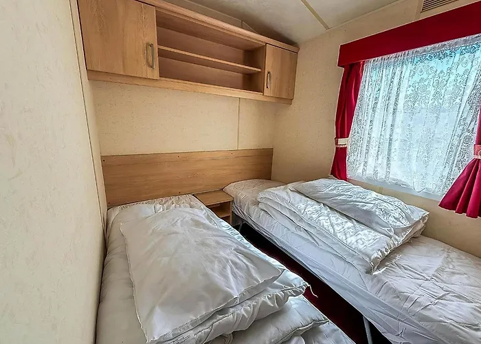 6 Berth Caravan For Hire At Lees Caravan Park In Hunstanton Ref 13006L
