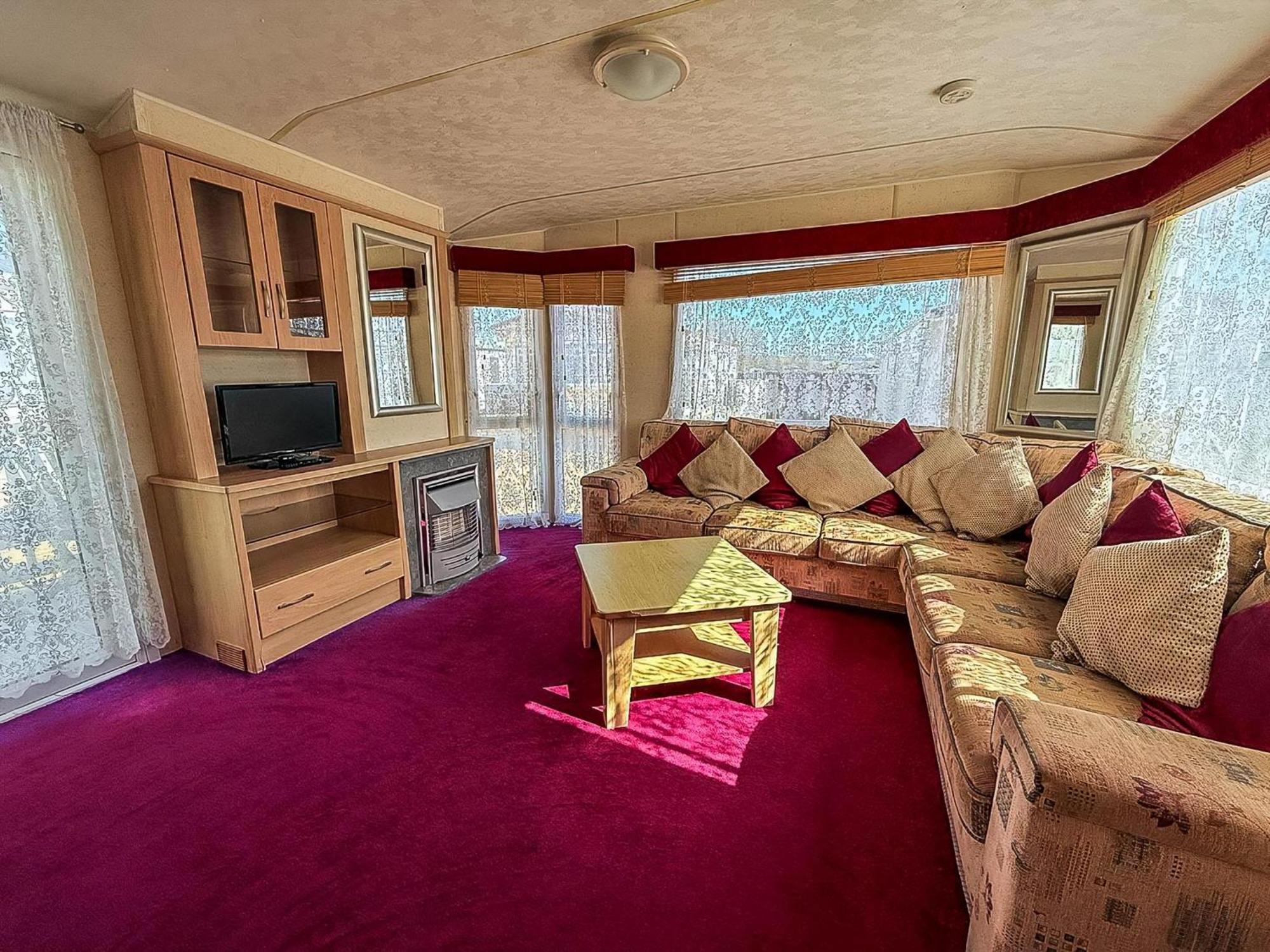 Parque de Campismo 6 Berth Caravan For Hire At Lees In Ref 13006l