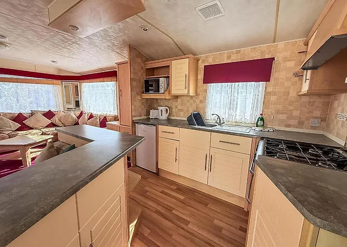 6 Berth Caravan For Hire At Lees Caravan Park In Hunstanton Ref 13006L