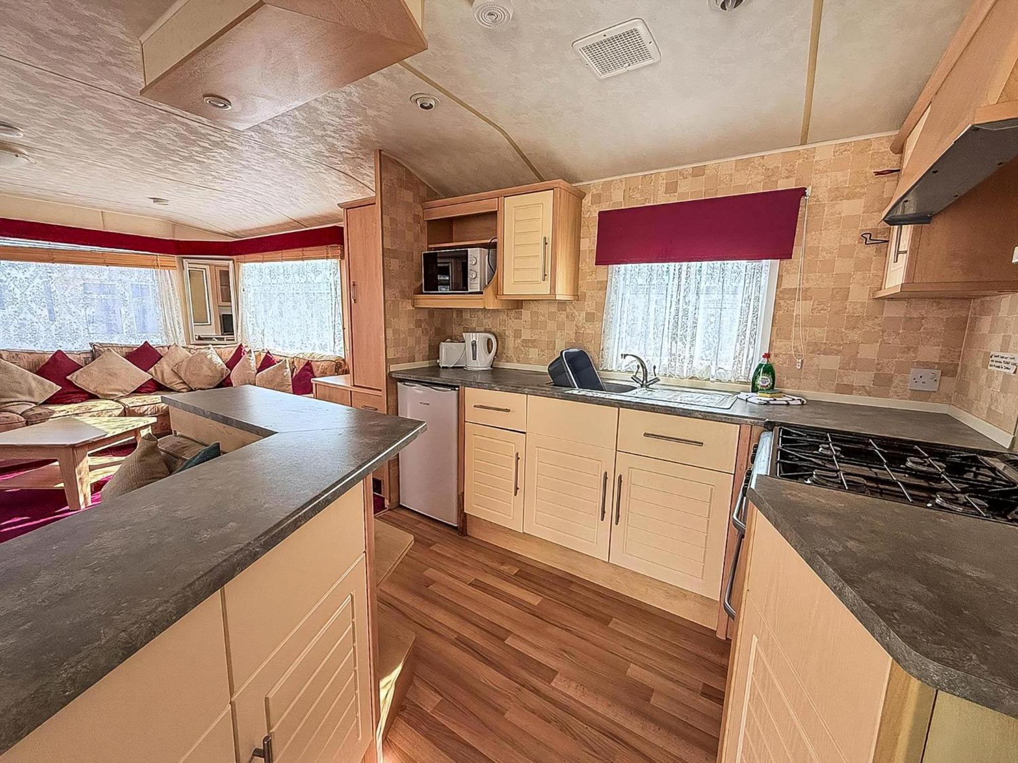 6 Berth Caravan For Hire At Lees In Ref 13006l *